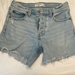Abercrombie, the 90s baggy short size 6